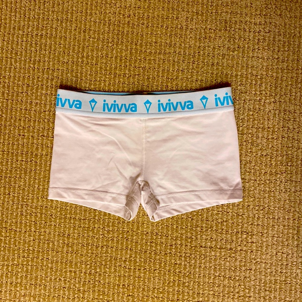 NWOT Ivivva Size 8 Booty Shorts, White